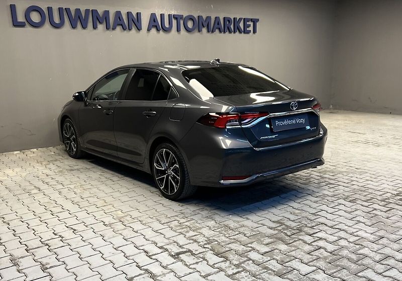 Toyota Corolla 1.8 Hybrid AT EXECUTIVE - fotka 15 z 16