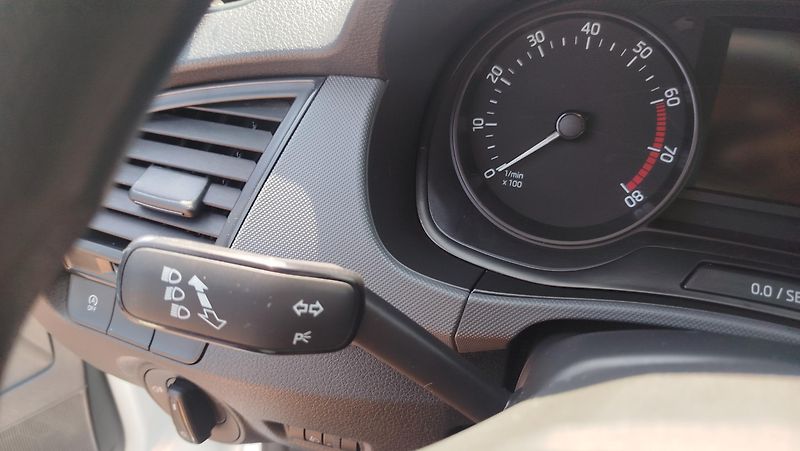 Škoda Fabia (2018) 1.0 MPi  ++ klimatizace ++ - fotka 12 z 26