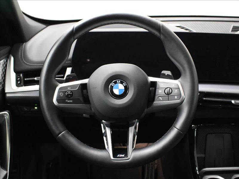 BMW X1 2,0 xDrive 23i M-paket zánovní - fotka 17 z 34