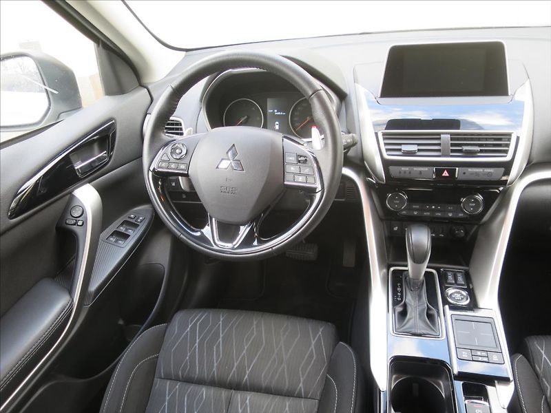 Mitsubishi Eclipse Cross 2,2  DI-D Activa+ 4x4 - fotka 8 z 27
