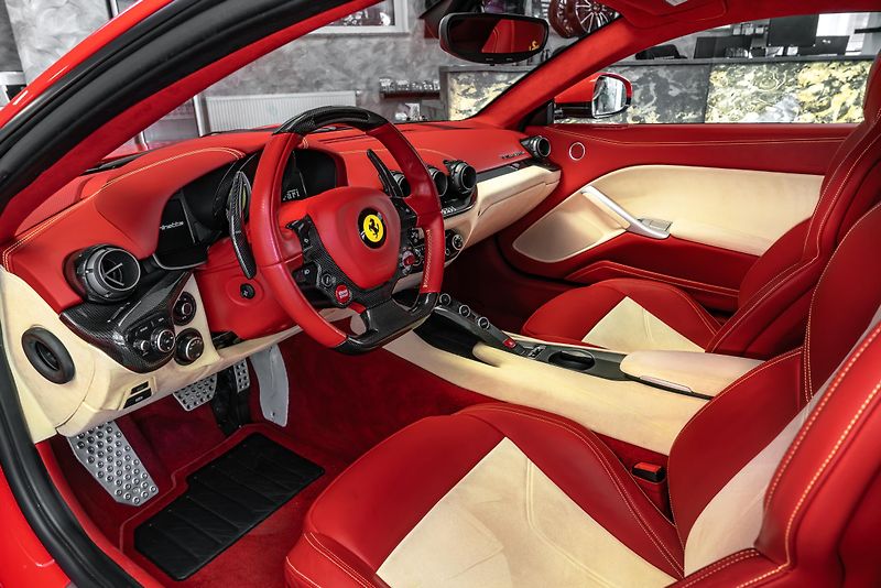 Ferrari F12 Berlinetta ZÁRUKA/KARBON/LIFT/KAMERA - fotka 15 z 25