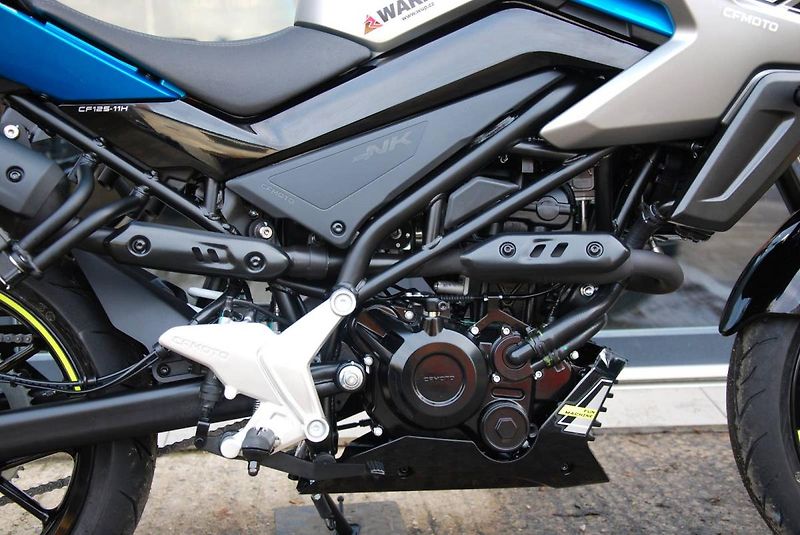 CFMOTO (2025) 125 NK - PŘEDVÁDĚCÍ STROJ, DPH - fotka 10 z 26
