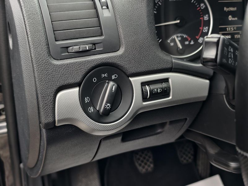 Škoda Octavia KOMBI 1.6 TDi 77kW VÝHŘEVY PDC - fotka 16 z 18