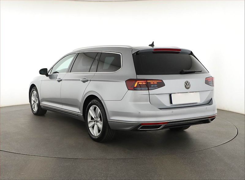 Volkswagen Passat (2023) 2.0 TDI - fotka 4 z 19