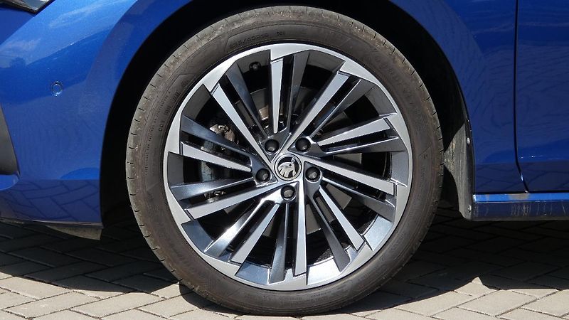 Škoda Superb 2.0 TDI 142kW 4x4 L&K Combi DS - fotka 26 z 27
