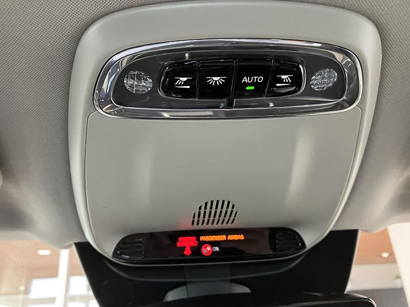 Volvo XC90 D5 AWD Momentum AT8, ČR - fotka 43 z 50