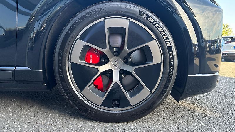 Porsche Cayenne Turbo Electric - fotka 10 z 25