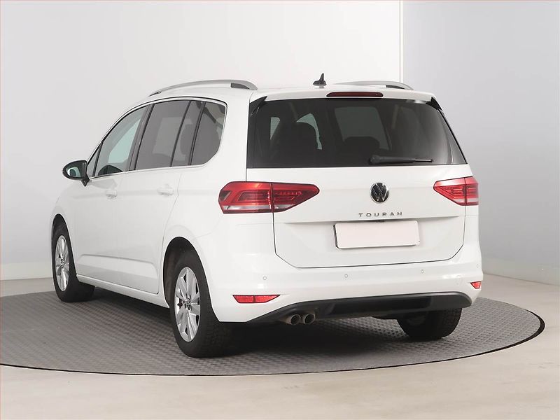 Volkswagen Touran (2023) 2.0 TDI - fotka 4 z 18