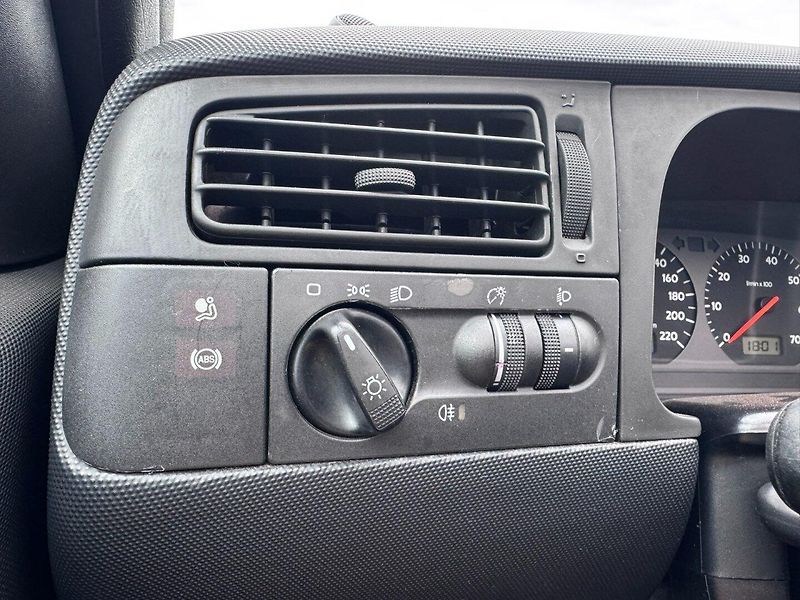 Volkswagen Golf (1999) 3 CABRIO 1,6 GL 74 KW STK - fotka 29 z 50