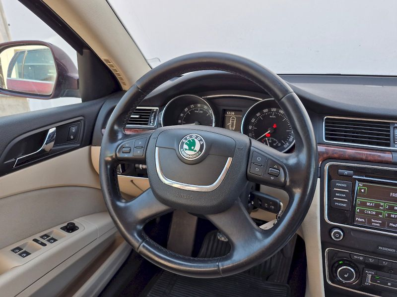 Škoda Superb (2010) Elegance 2.0 TDI 103kW Combi - fotka 10 z 22