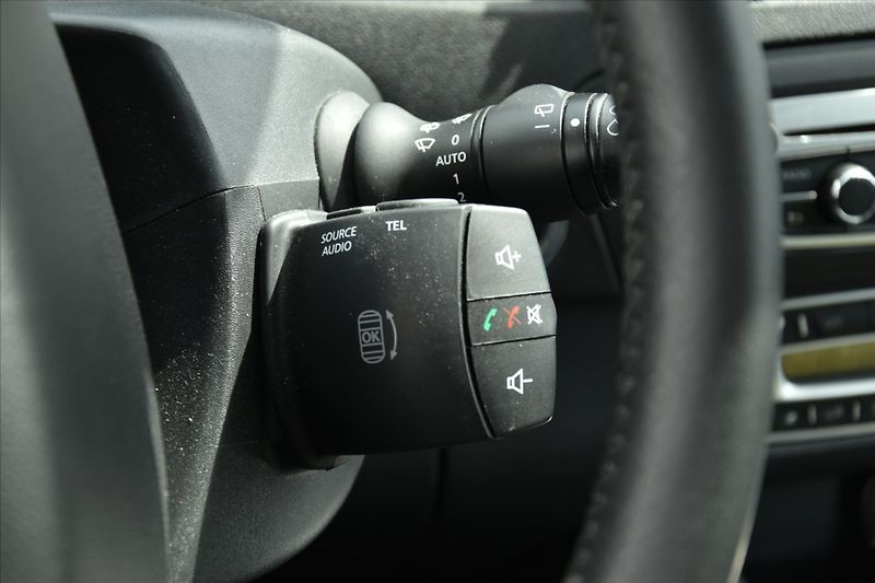 Renault Scénic 1.2 TCe 97kW LIMITED 7-MÍST ČR - fotka 17 z 28