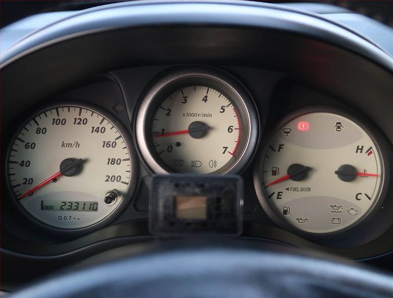 Toyota RAV4 (2002) 2.0 D-4D , 4X4, Park. senzory - fotka 11 z 16