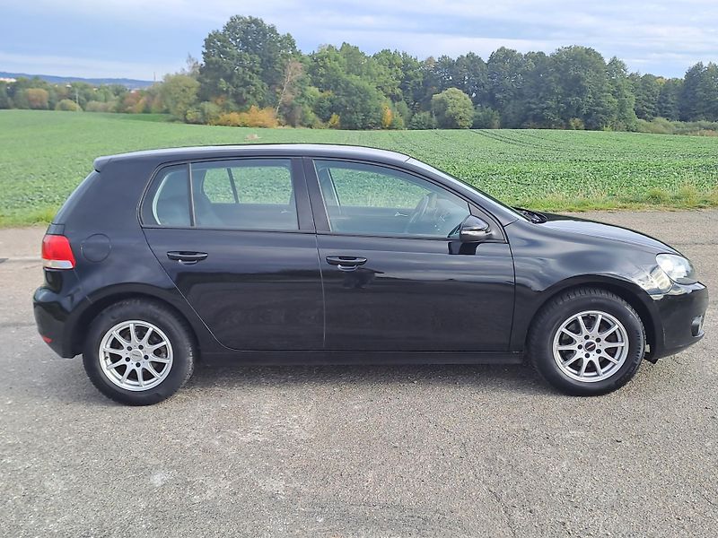 Volkswagen Golf (2012) 1.4 16V 59 KW, SERVISKA, PĚKNÝ - fotka 4 z 36