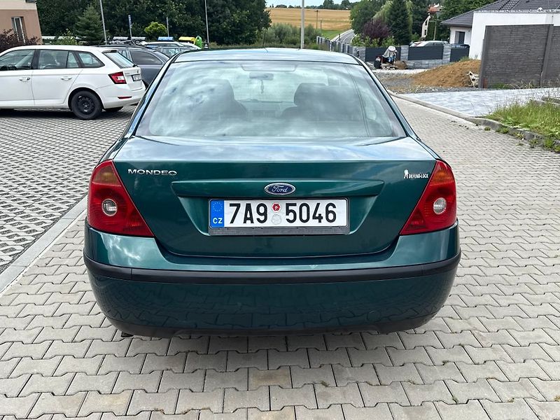 Ford Mondeo (2002) - fotka 30 z 33