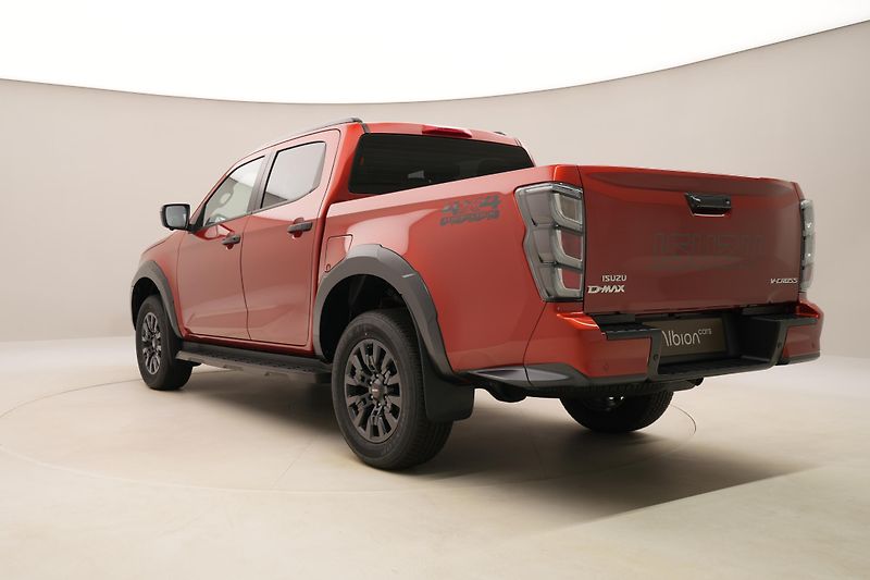 Isuzu D-Max (2026) Double Cab 2,2 V-Cross 4x4 AUT - fotka 3 z 28