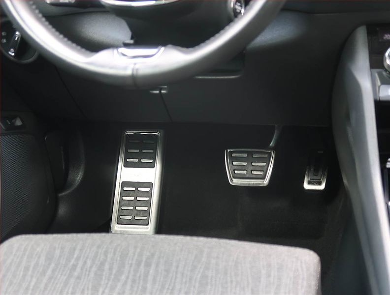 Škoda Karoq (2021) Style 1.5 TSI - fotka 24 z 29