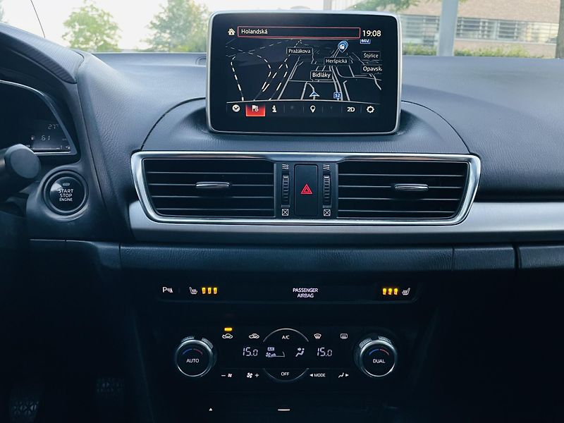 Mazda 3 2.0i MAN VÝHŘEV SENZORY HEADUP - fotka 32 z 41