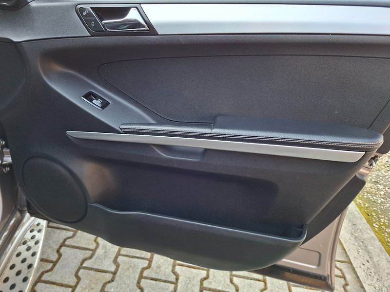 Mercedes-Benz Třídy M (2007) 320CDI 165kW 4MATIC - fotka 23 z 35