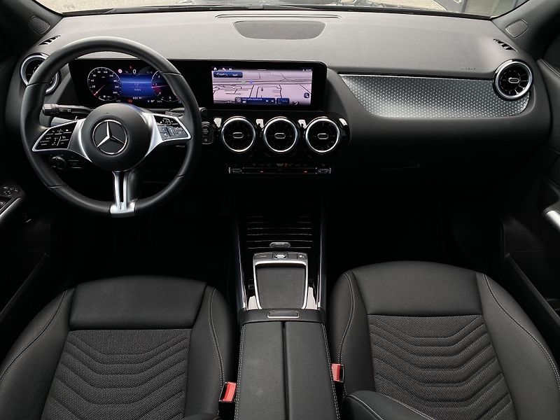 Mercedes-Benz GLA 180 d Progressive Advanced - fotka 12 z 27