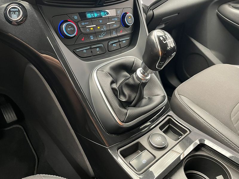 Ford Kuga 2.0 TDCi Titanium Cebia - fotka 27 z 50