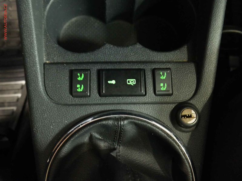 Škoda Roomster (2011) 1.2 TSi, 2.maj,ČR, servis - fotka 15 z 17