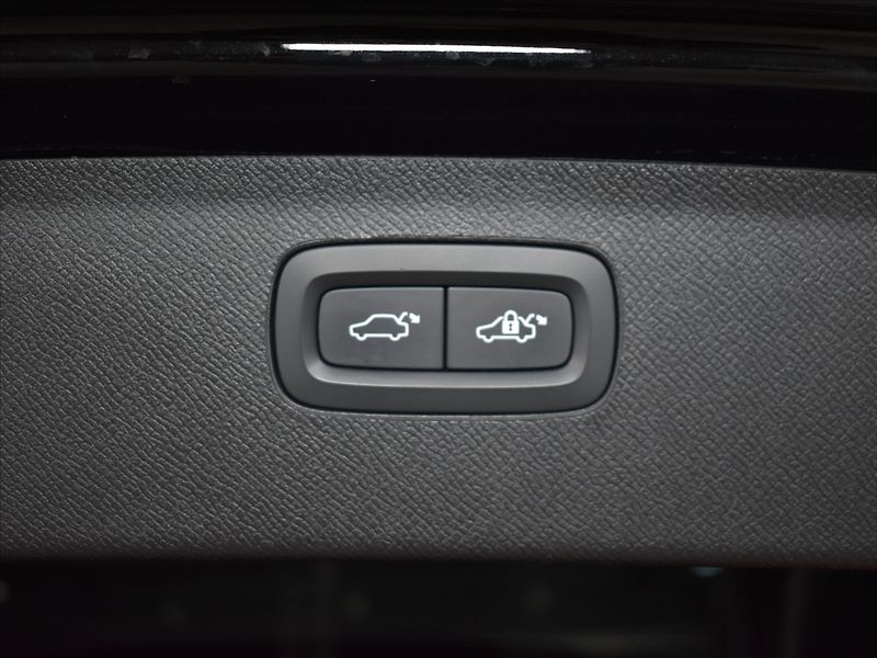 Volvo XC90 2,0 T8 AWD Ultra B&W,Vzduch, - fotka 13 z 35
