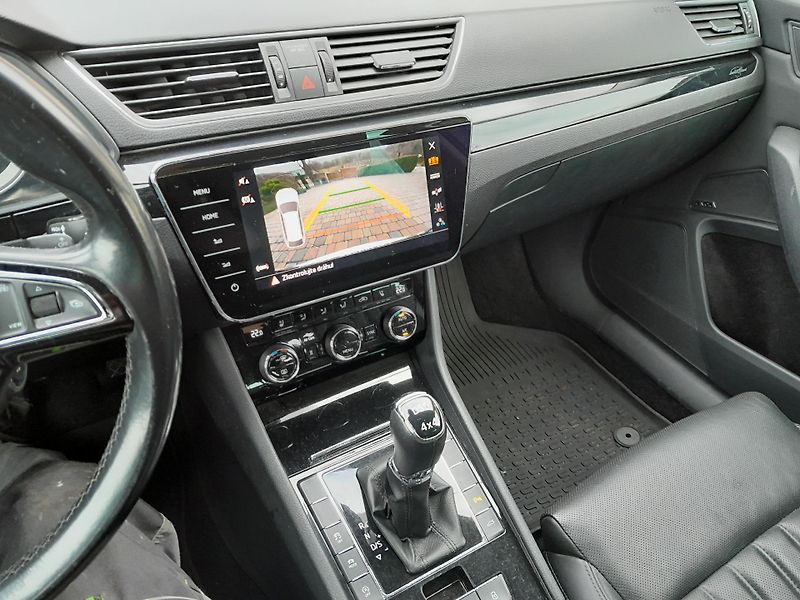 Škoda Superb (2018) 140kW 4x4 L&K WEBASTO-DPH - fotka 17 z 21