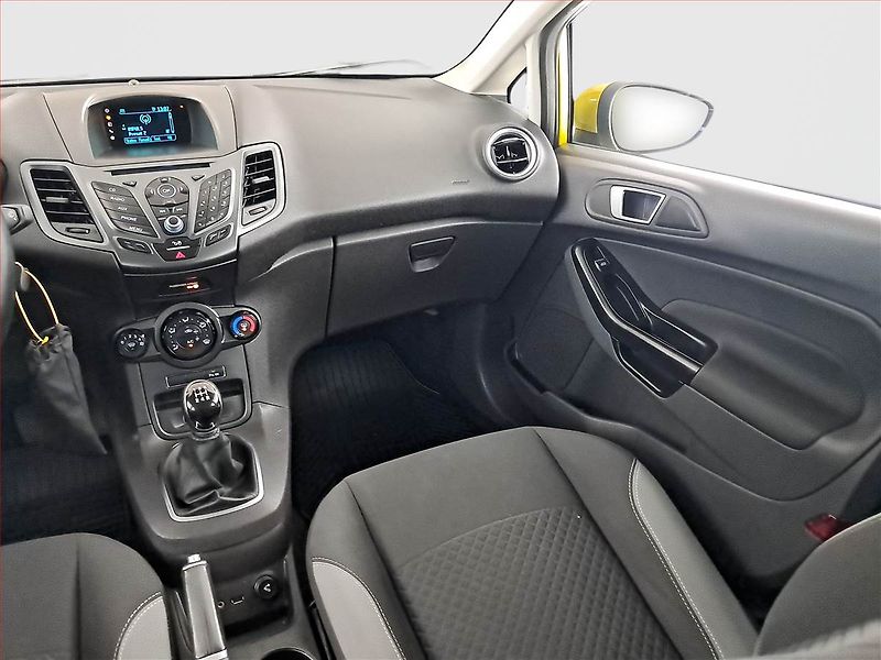 Ford Fiesta (2015) 1.0 i, Park. senzory - fotka 8 z 17