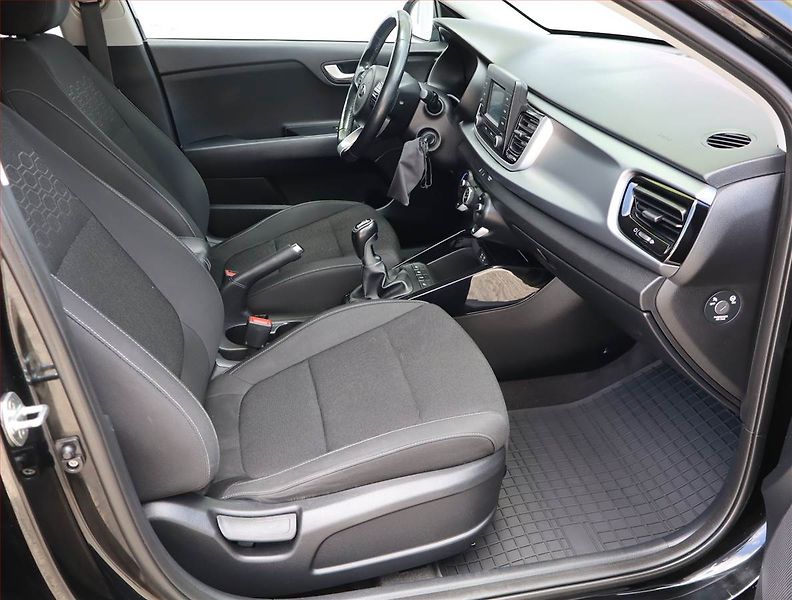 Kia Rio (2017) 1.4 CVVT, Serv.kniha, Tempomat - fotka 9 z 17
