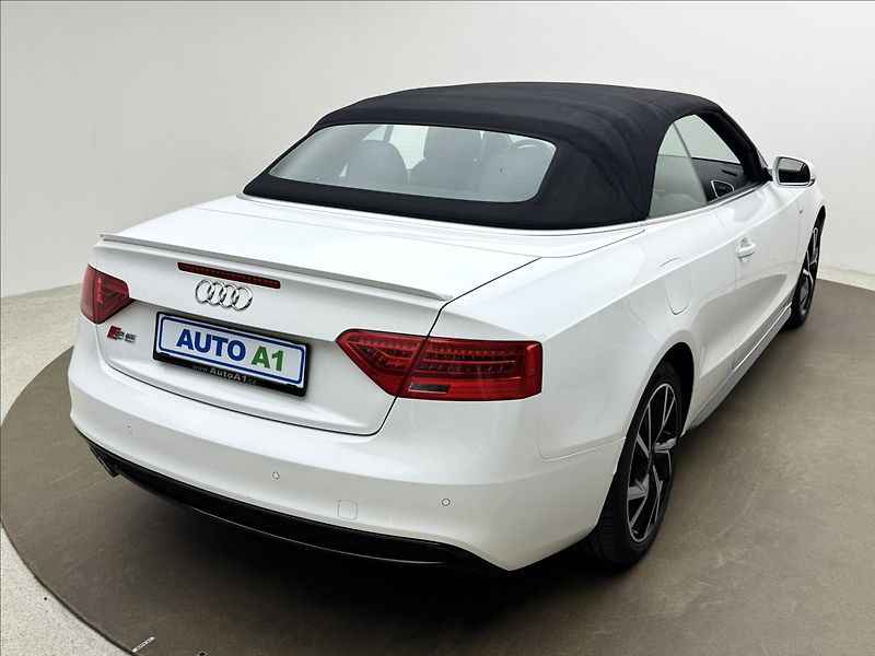 Audi A5 2,0 140kW S-LINE 4X4 VÝHŘEV TZ - fotka 10 z 50