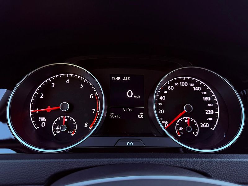 Volkswagen Golf 1.4 TSi Highline, Serviska, 1. - fotka 17 z 27