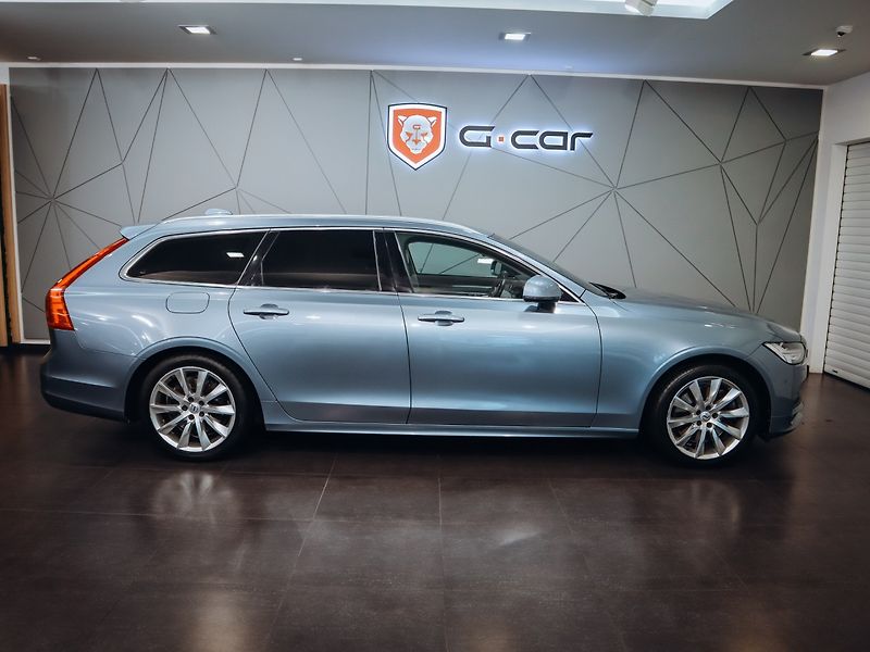 Volvo V90 D5 Momentum 173 kW AWD - fotka 4 z 28