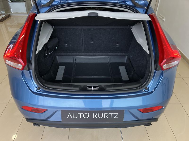 Volvo V40 T3 FWD Summum, MT6 - fotka 9 z 42