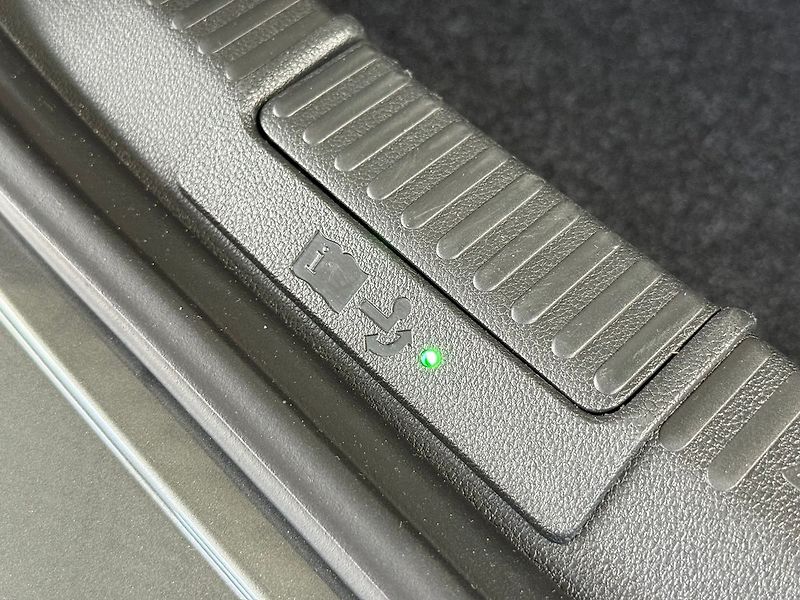 Škoda Superb 2.0TDI 110kW LED Webasto Tažné - fotka 38 z 40
