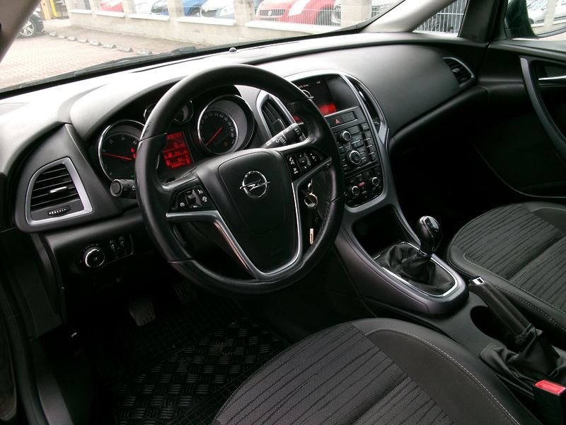 Opel Astra 1,6 CDTi NAVI AUTOKLIMA  - fotka 24 z 29