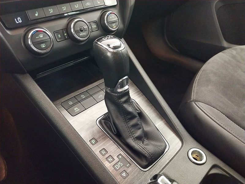 Škoda Octavia (2015) Scout 2.0 TDI, 4X4, Automat - fotka 16 z 22