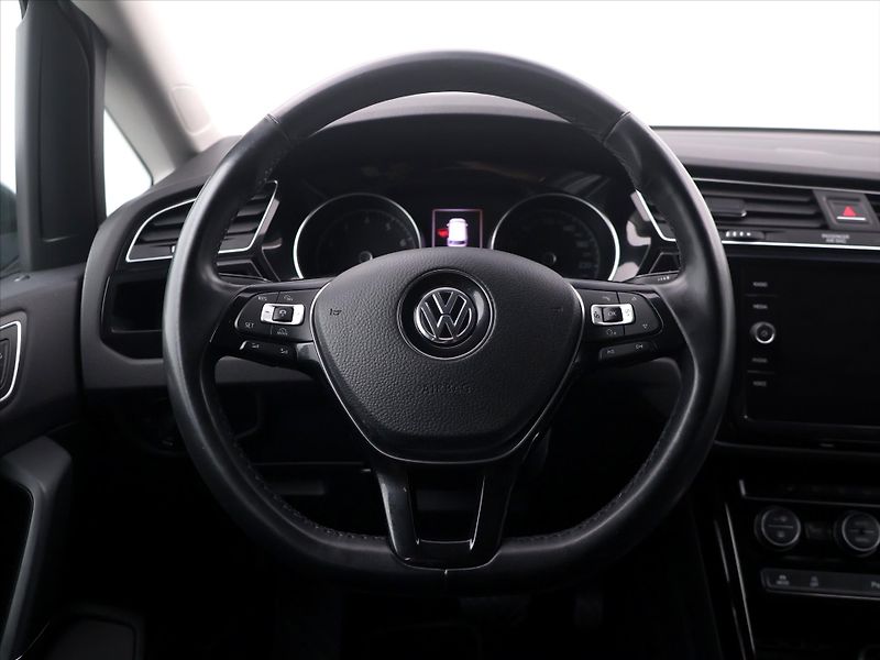Volkswagen Touran 1,8 TSI 132kW DSG R-Line 7míst - fotka 18 z 38