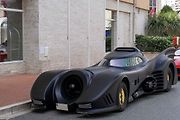 Jedna z replik Batmobile.