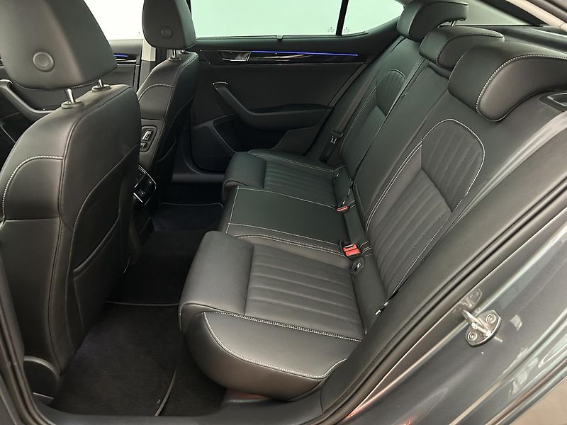 Škoda Superb 2.0 TDI L & K - fotka 21 z 29