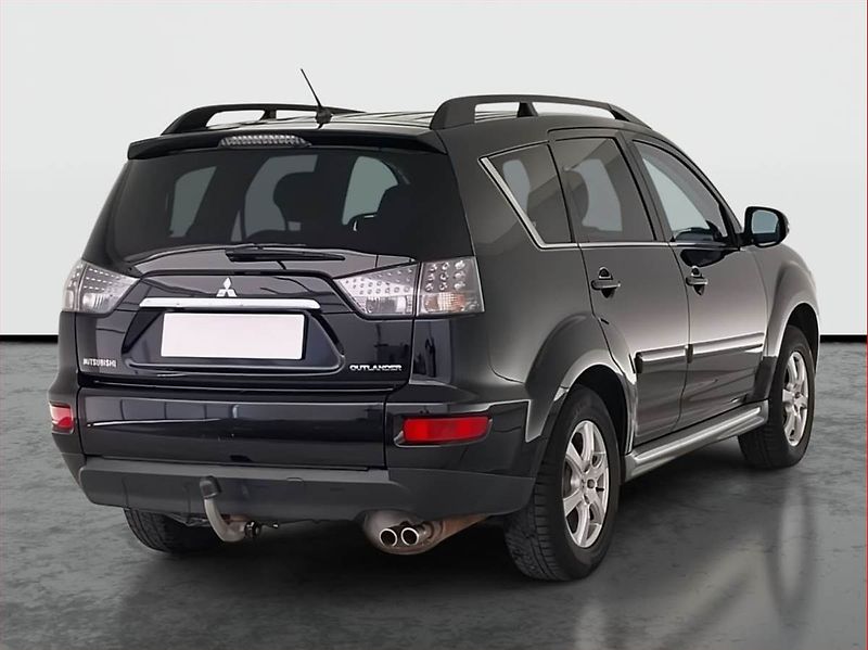 Mitsubishi Outlander (2011) 2.2 DI-D, 4X4, 7 míst - fotka 5 z 27