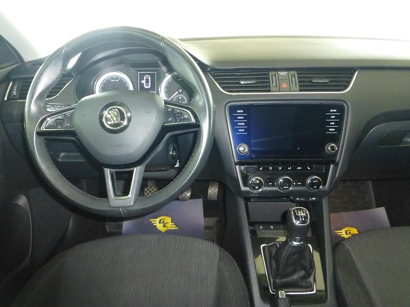 Škoda Octavia (2017) 2,0TDI*NAVIGACE**ALU**PARK.S - fotka 17 z 26