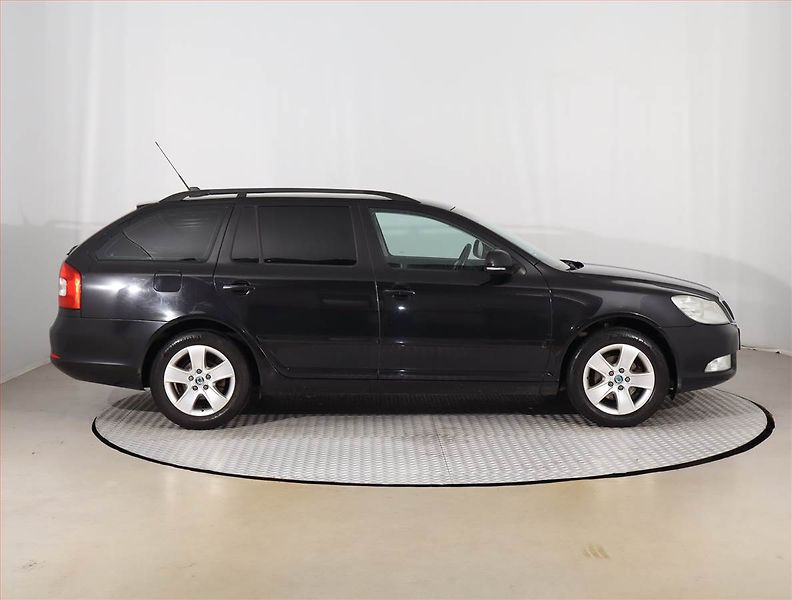 Škoda Octavia (2009) 1.4 TSI, Navi, Tempomat - fotka 6 z 15