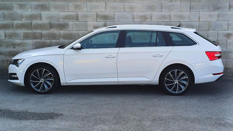 Škoda Superb Superb combi-1.maj-ČR-NEHAV-TZ - fotka 8 z 50