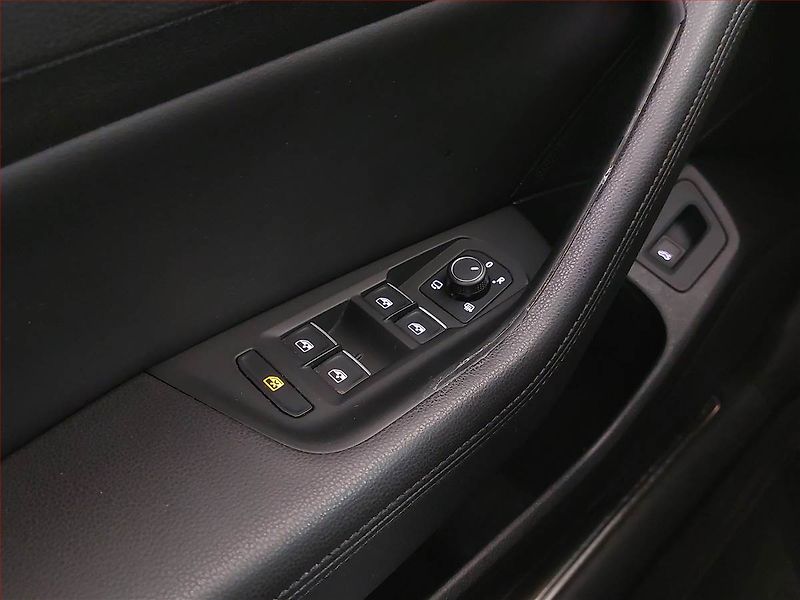 Volkswagen Passat (2018) 2.0 TDI, Automat, Kůže, Navi - fotka 19 z 19