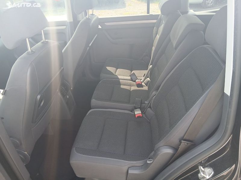 Volkswagen Touran (2012) 1.4 TSI, 7 míst - fotka 24 z 34