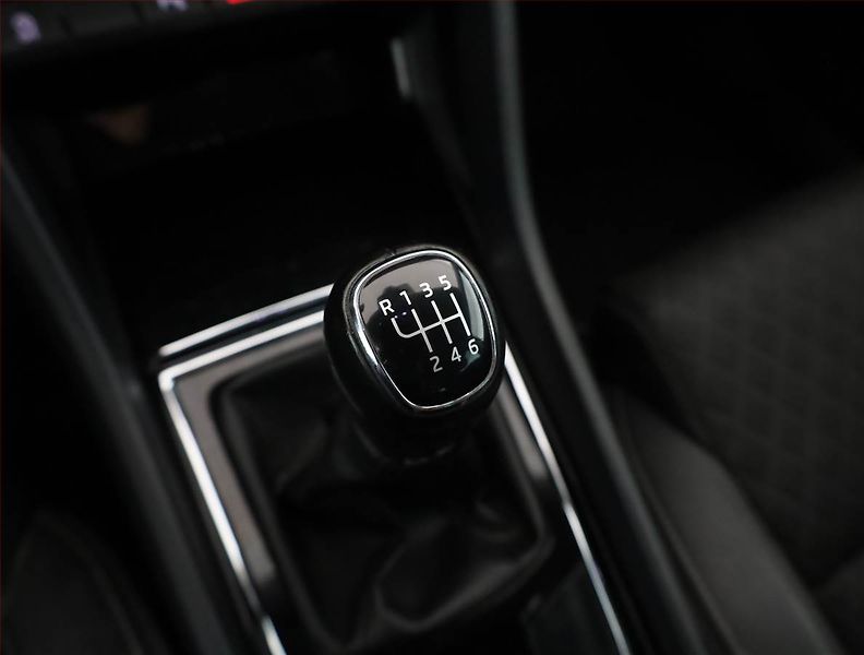 Škoda Karoq (2020) Style 1.6 TDI, Kůže, Navi - fotka 11 z 18