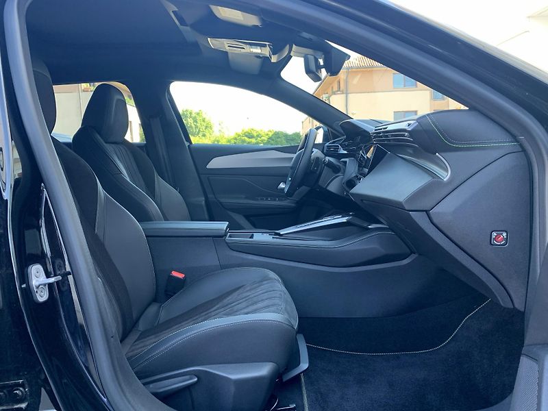 Peugeot 308 SW GT 1.6 PHEV 133kW AT8 - fotka 19 z 33