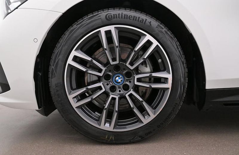 BMW i5 eDrive40 Touring M SoH 97% Taž - fotka 26 z 26
