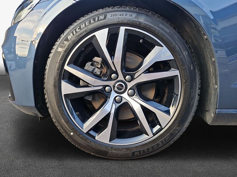 Volvo V60 B4 Plus Dark - fotka 7 z 15