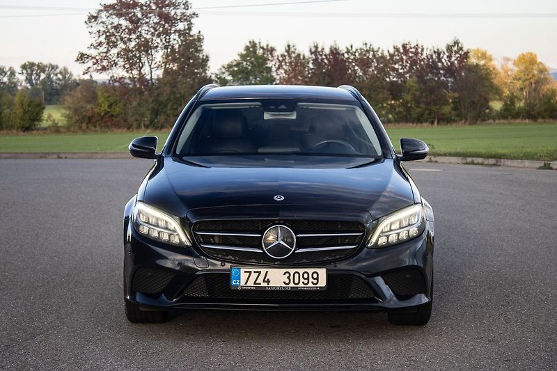 Mercedes-Benz Třídy C - fotka 2 z 27